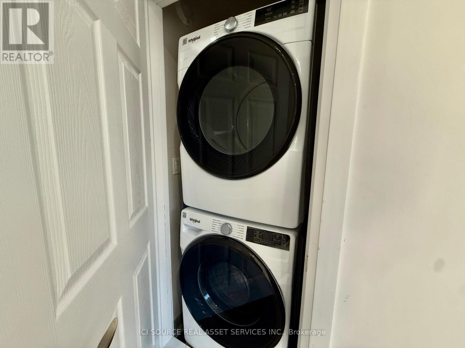 2 - 2 Bellwoods Park, Toronto, ON - Indoor Photo Showing Laundry Room