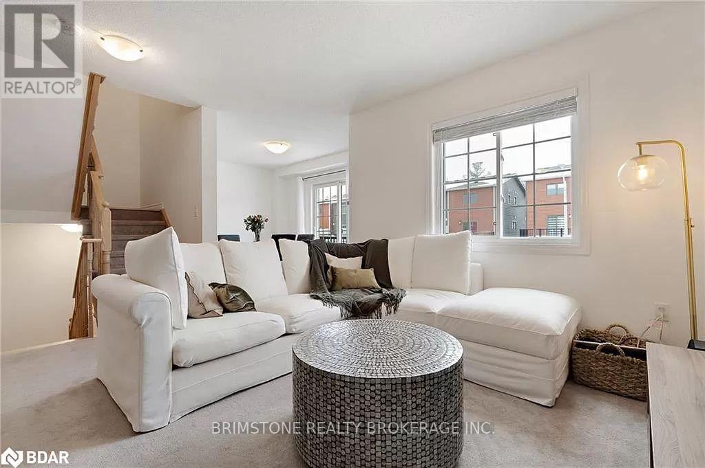 46 Andean Lane, Barrie, ON - Indoor Photo Showing Living Room
