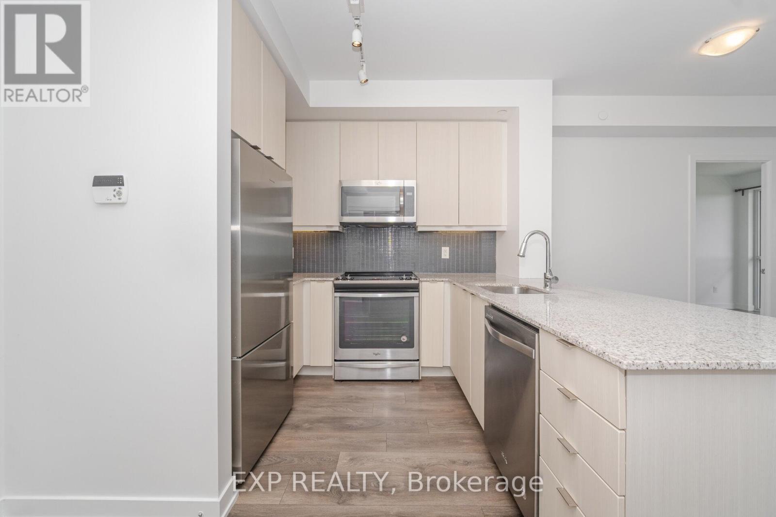 1205 - 4633 Glen Erin Drive, Mississauga, ON - Indoor Photo Showing Kitchen With Stainless Steel Kitchen With Upgraded Kitchen