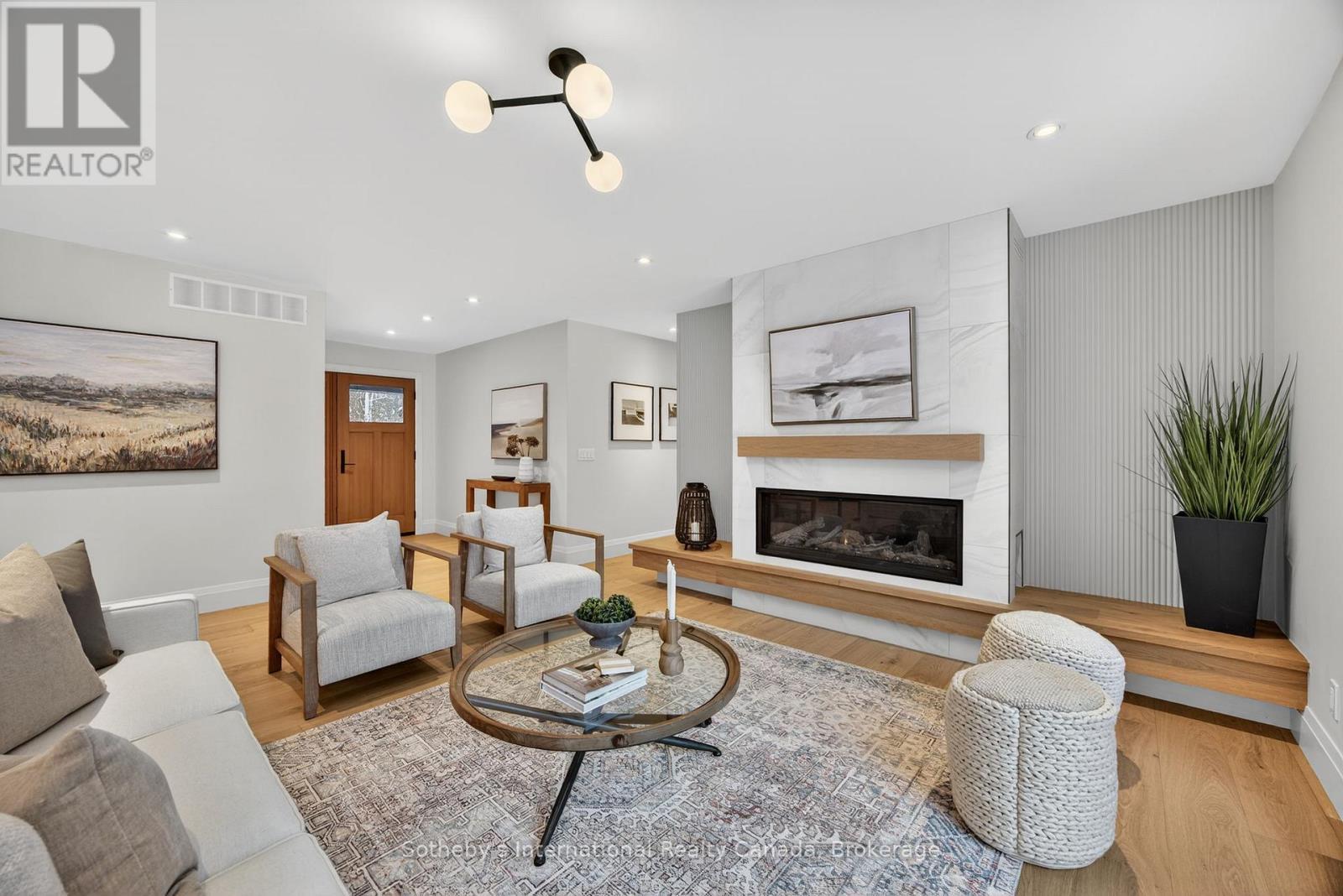 111 Patricia Drive, Blue Mountains, ON - Indoor Photo Showing Living Room With Fireplace