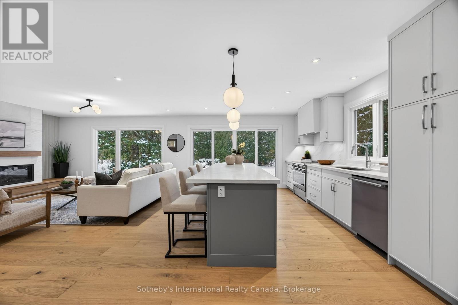 111 Patricia Drive, Blue Mountains, ON - Indoor With Fireplace