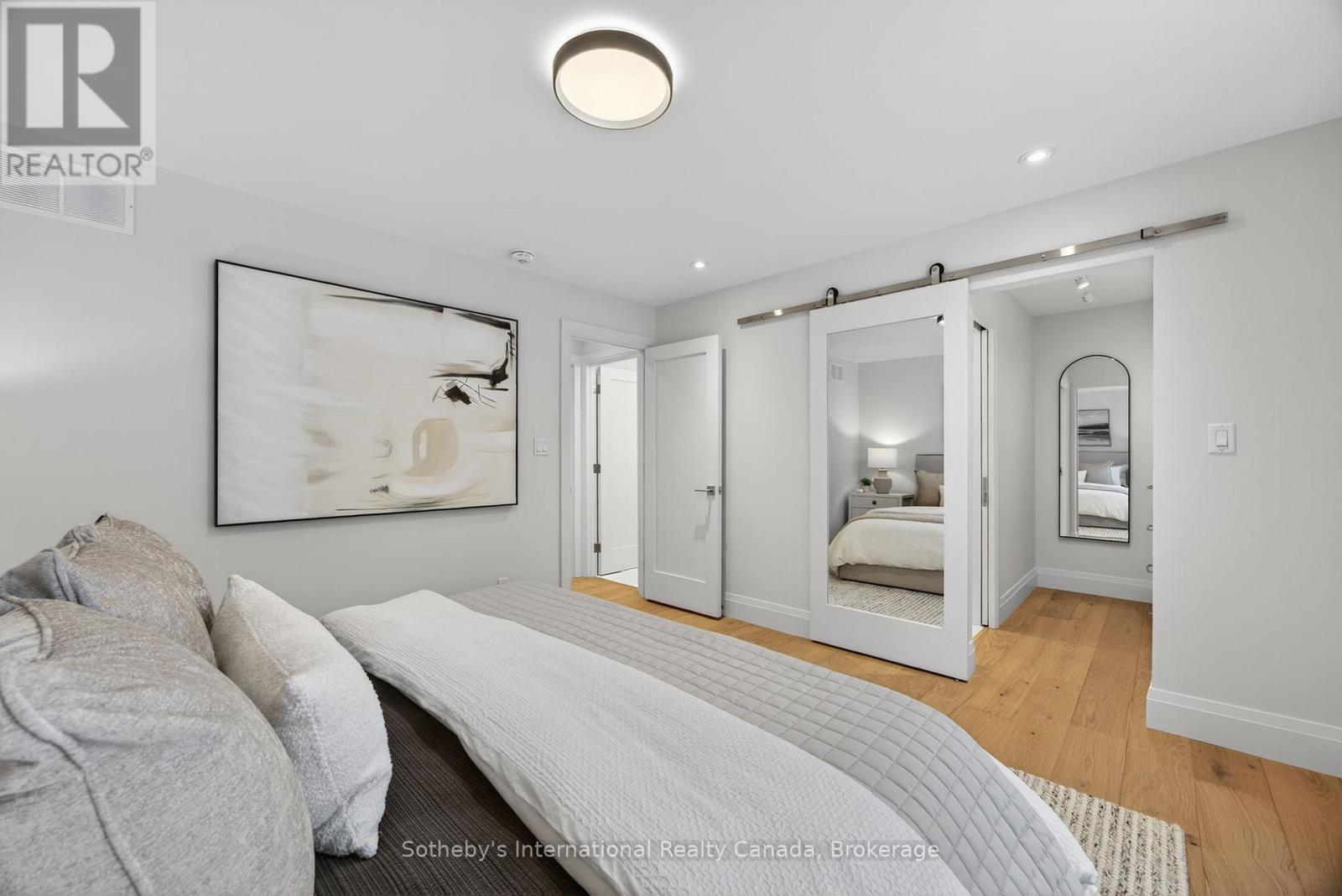 111 Patricia Drive, Blue Mountains, ON - Indoor Photo Showing Bedroom