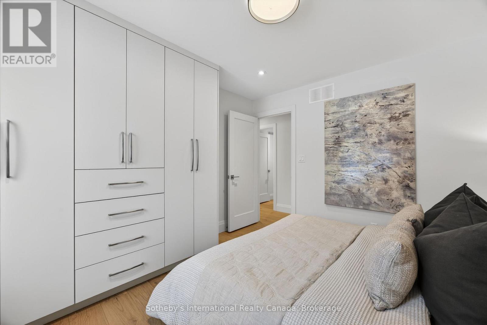 111 Patricia Drive, Blue Mountains, ON - Indoor Photo Showing Bedroom