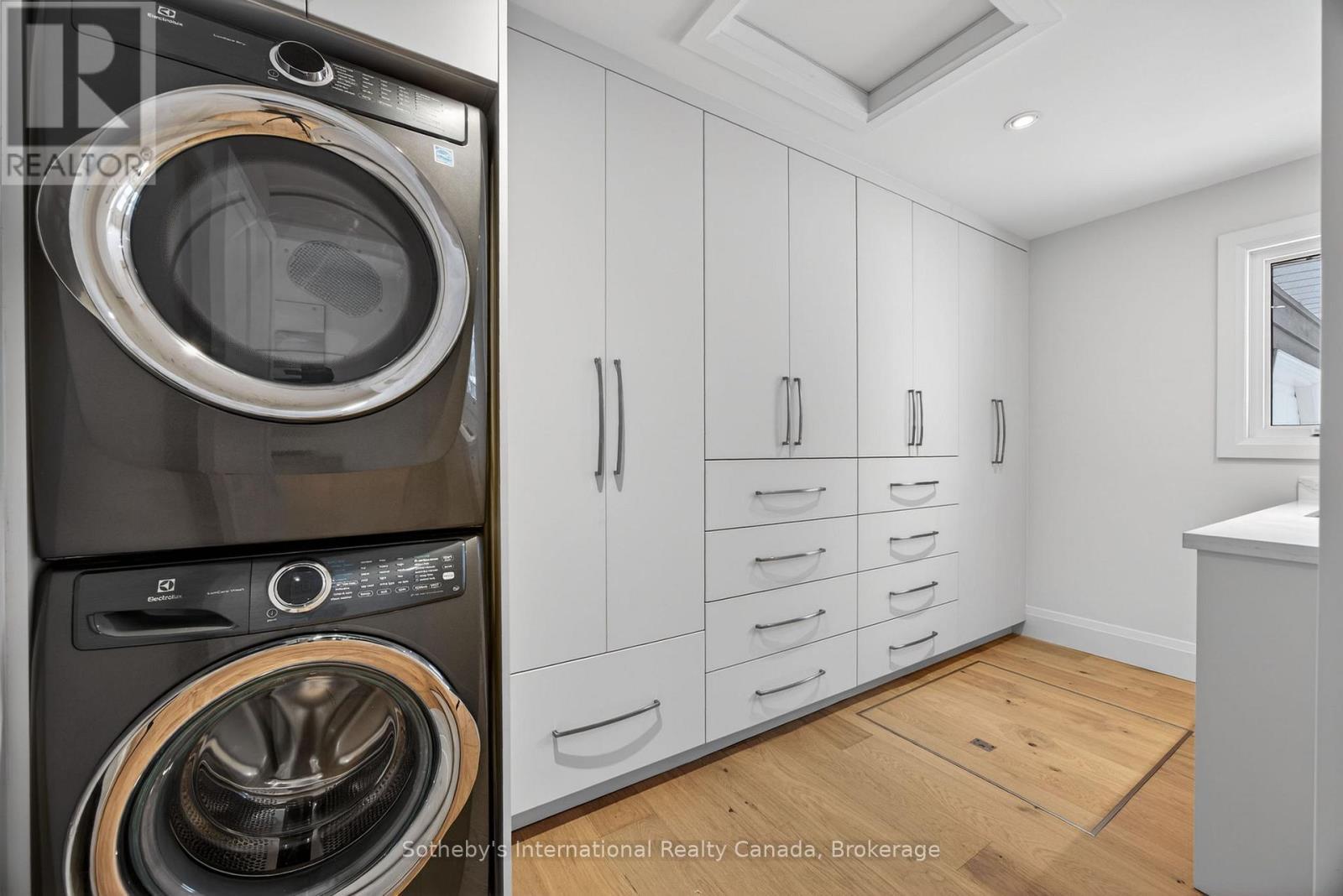 111 Patricia Drive, Blue Mountains, ON - Indoor Photo Showing Laundry Room