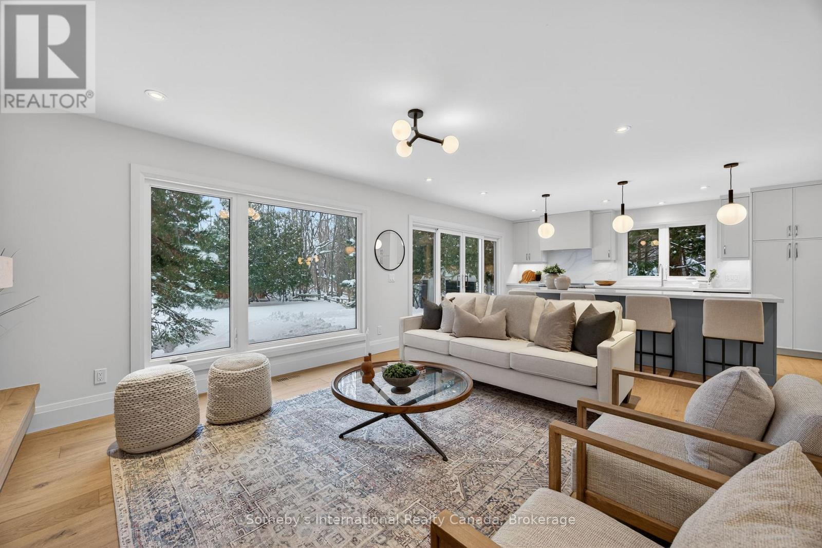 111 Patricia Drive, Blue Mountains, ON - Indoor Photo Showing Living Room
