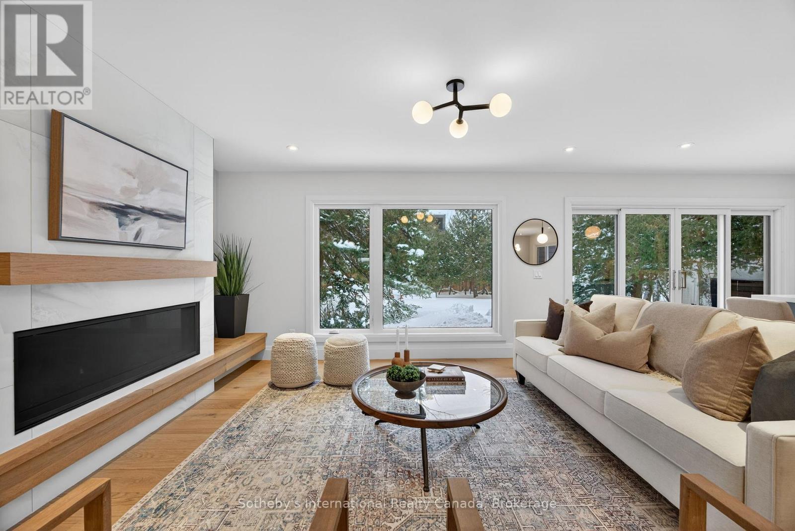 111 Patricia Drive, Blue Mountains, ON - Indoor Photo Showing Living Room With Fireplace