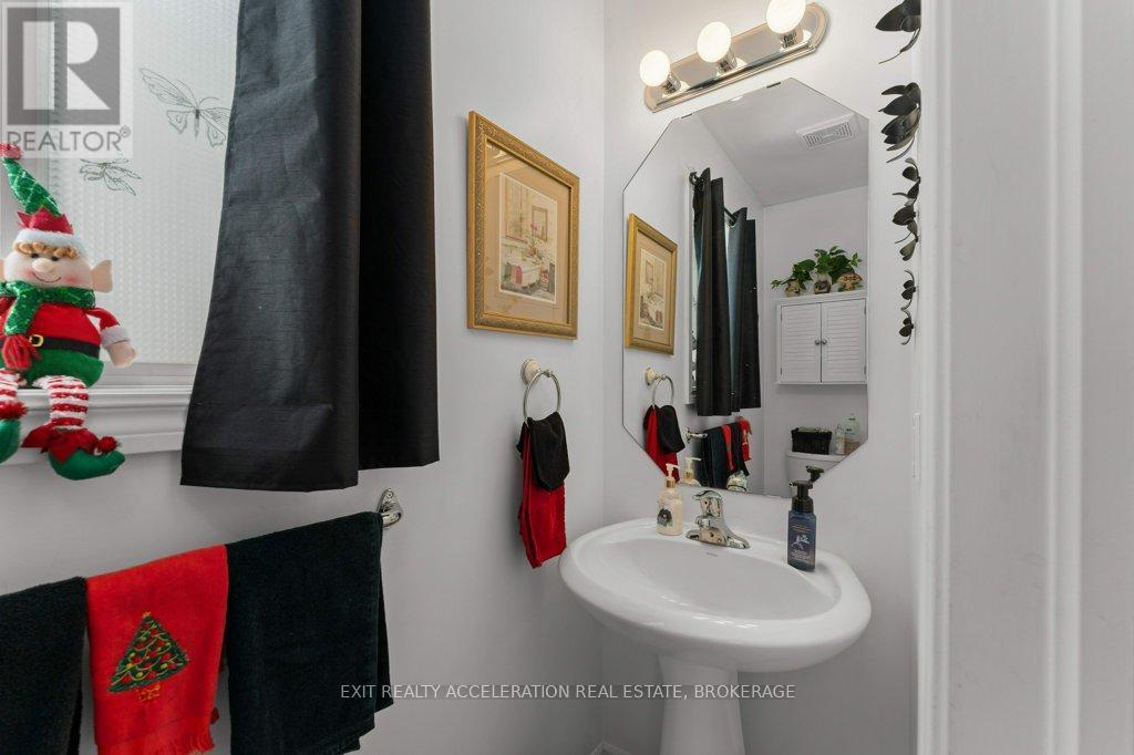 50 Beverly Street, Greater Napanee (Greater Napanee), ON - Indoor Photo Showing Bathroom