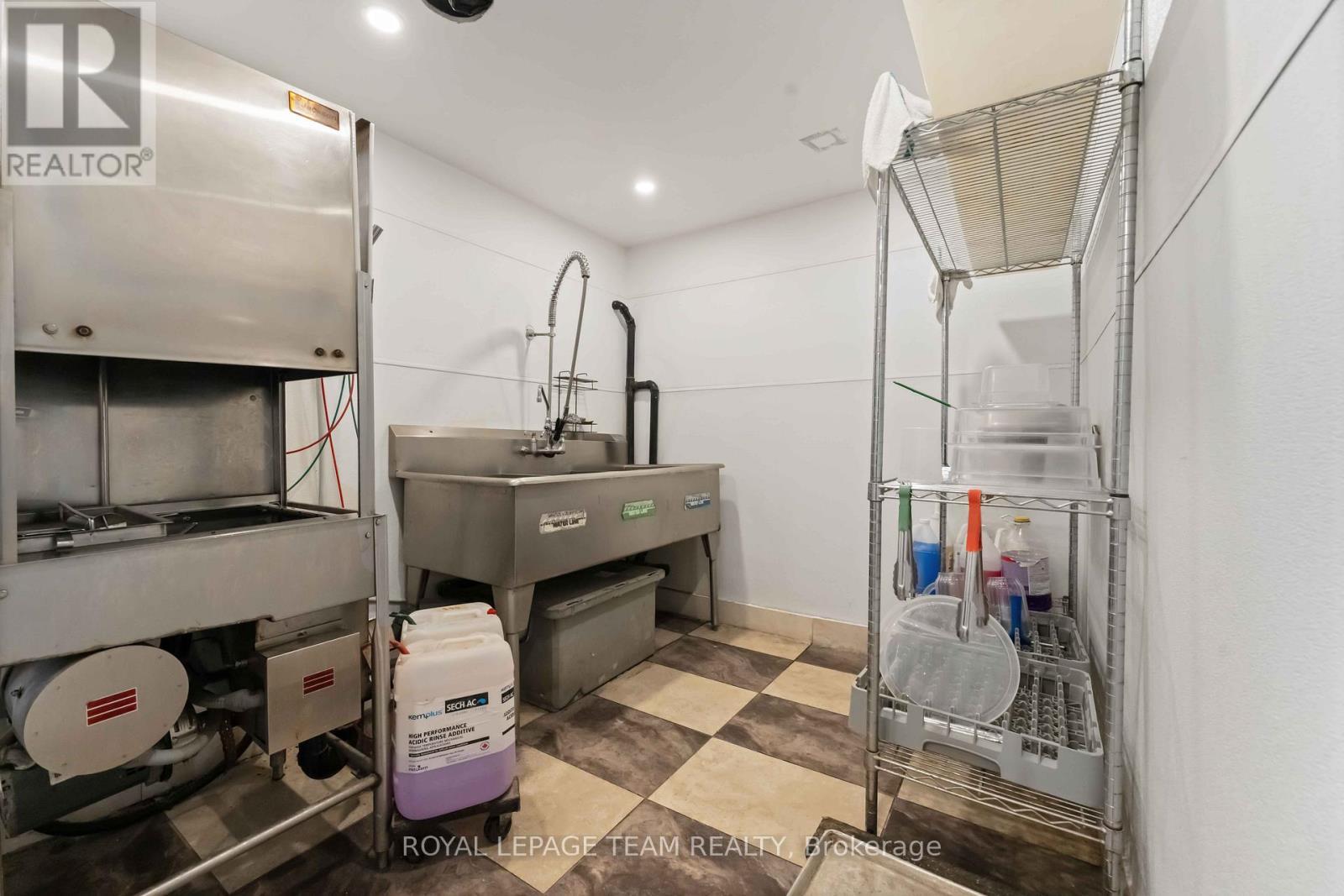 806 March Road E, Ottawa, ON