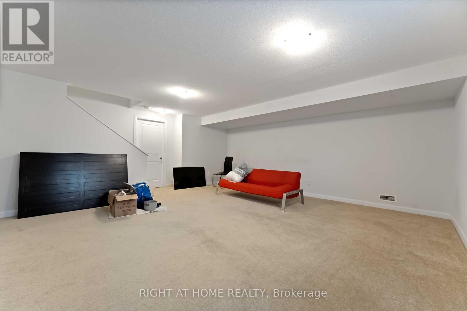 1022 Ballyhale Heights, Ottawa, ON - Indoor Photo Showing Other Room