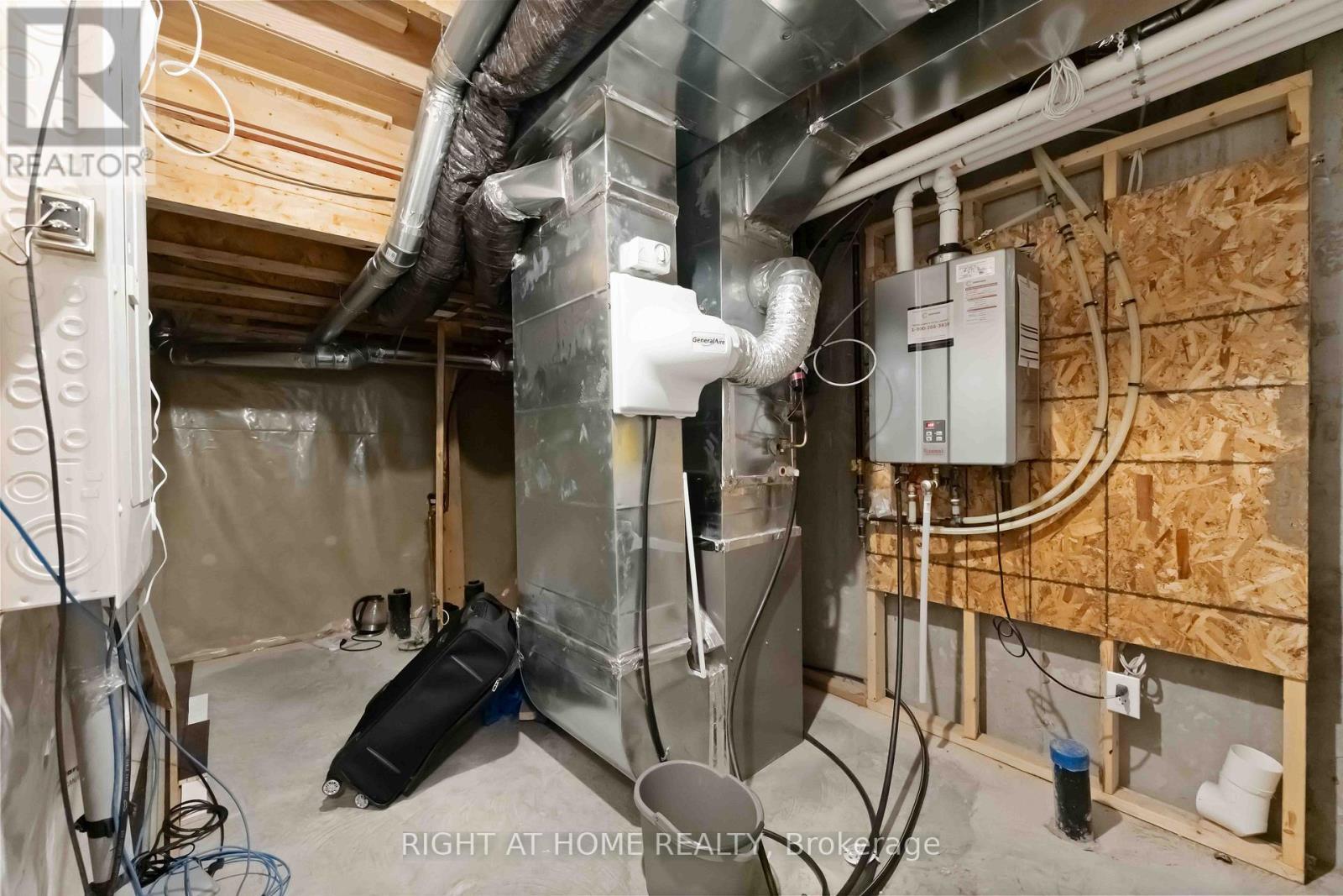 1022 Ballyhale Heights, Ottawa, ON - Indoor Photo Showing Basement