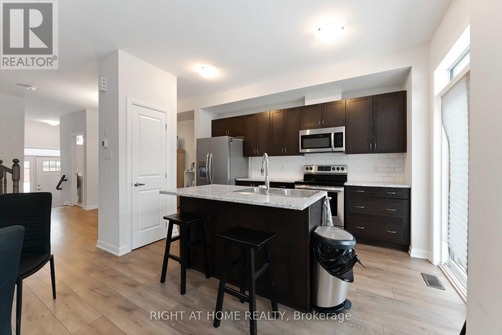 1022 Ballyhale Heights, Ottawa, ON - Indoor Photo Showing Kitchen With Double Sink With Upgraded Kitchen