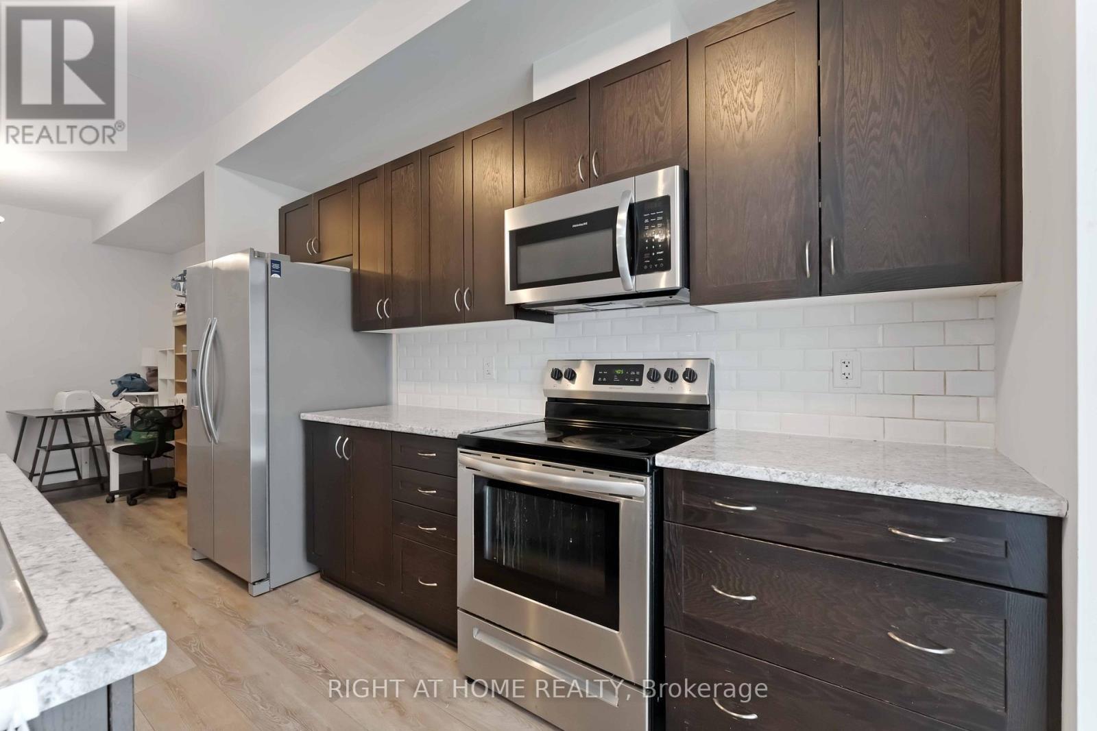 1022 Ballyhale Heights, Ottawa, ON - Indoor Photo Showing Kitchen