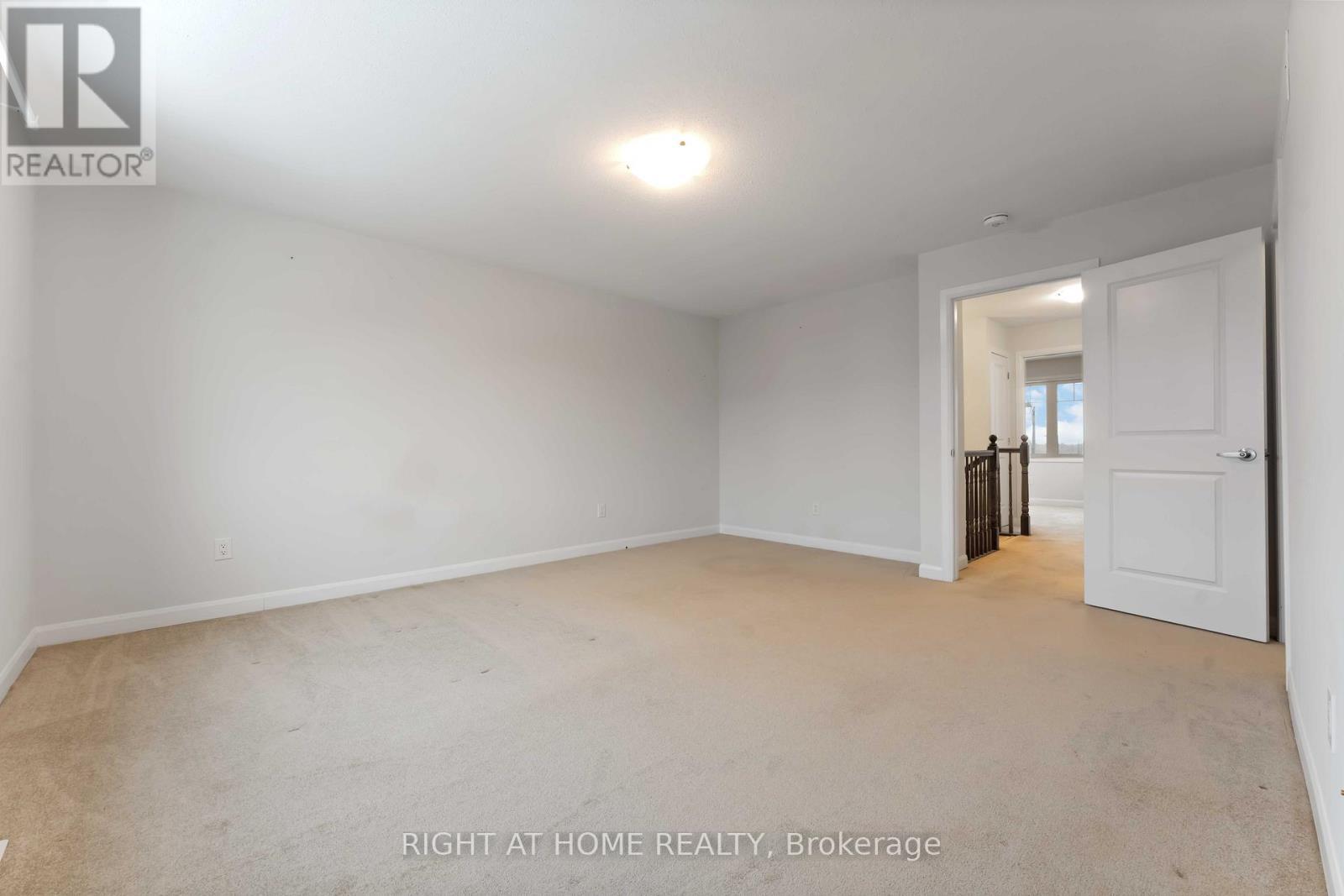 1022 Ballyhale Heights, Ottawa, ON - Indoor Photo Showing Other Room