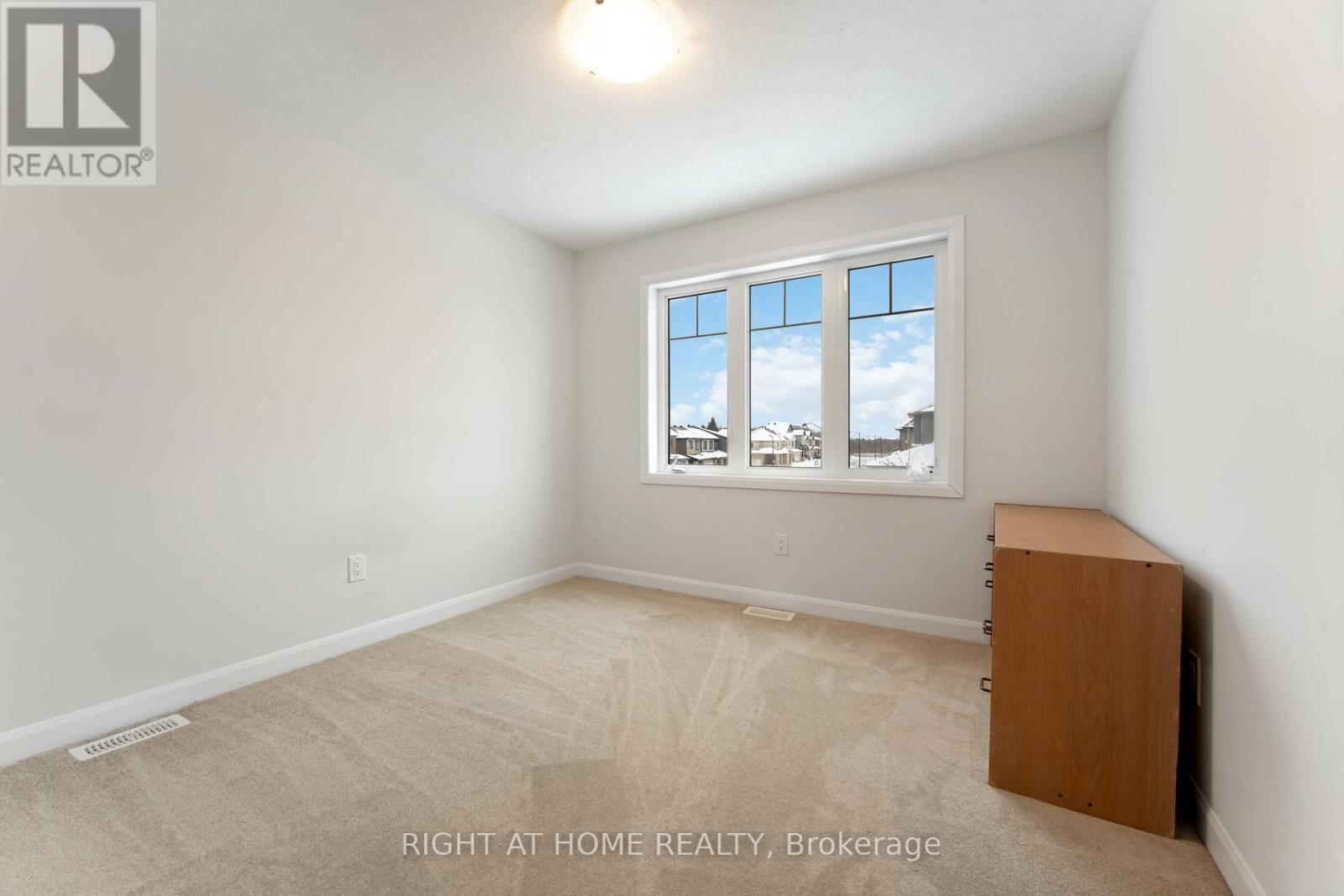 1022 Ballyhale Heights, Ottawa, ON - Indoor Photo Showing Other Room