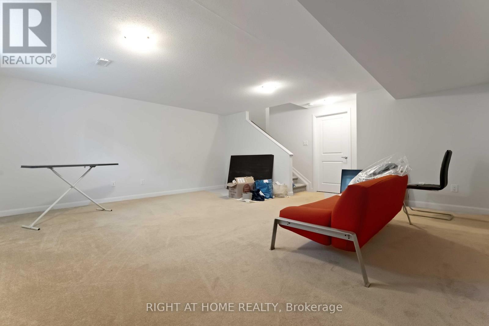 1022 Ballyhale Heights, Ottawa, ON - Indoor Photo Showing Other Room