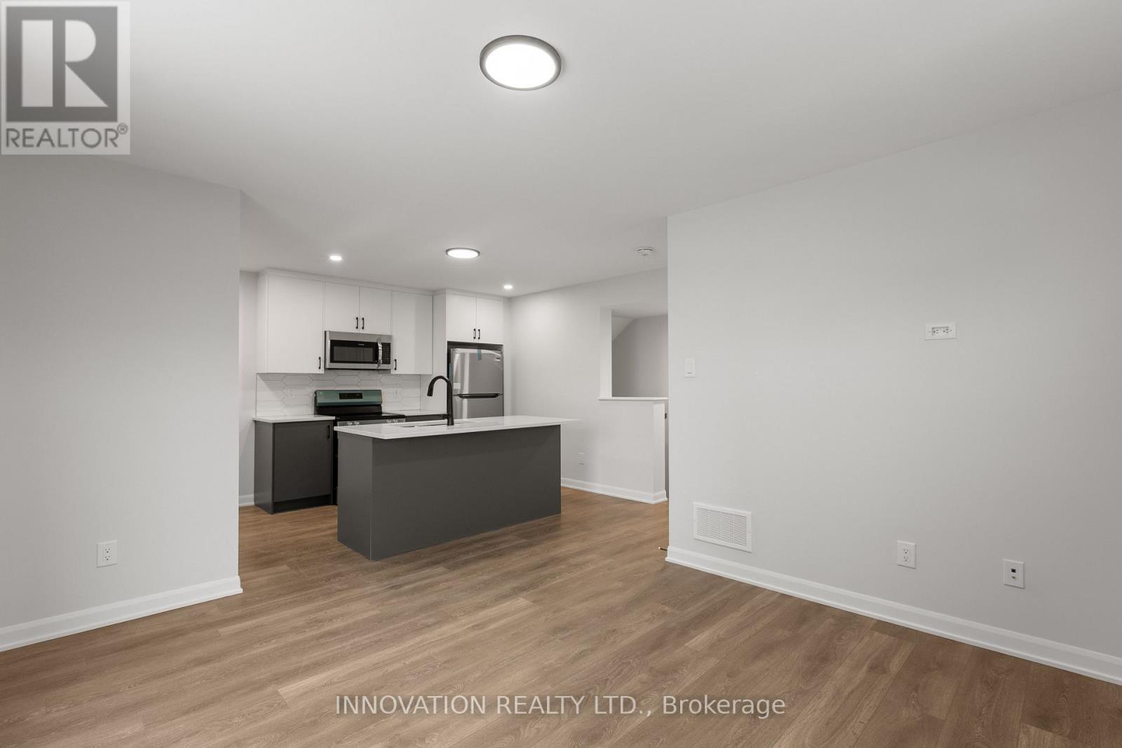 32 - 301 Glenroy Gilbert Drive, Ottawa, ON - Indoor Photo Showing Kitchen