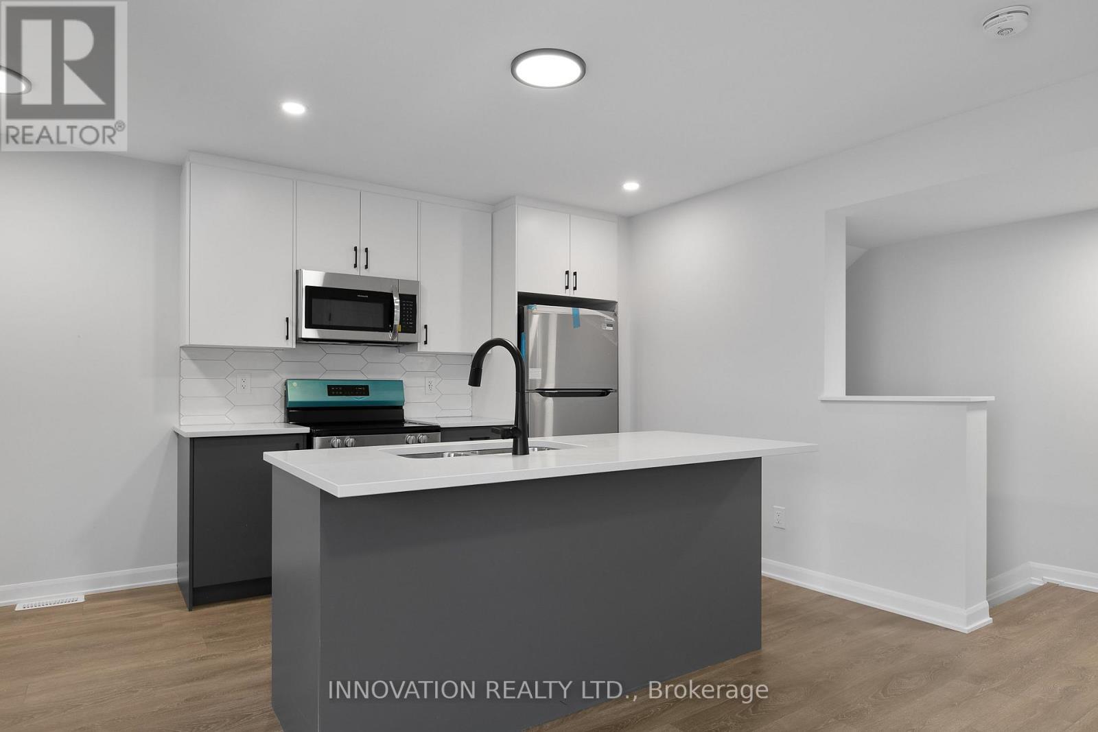 32 - 301 Glenroy Gilbert Drive, Ottawa, ON - Indoor Photo Showing Kitchen