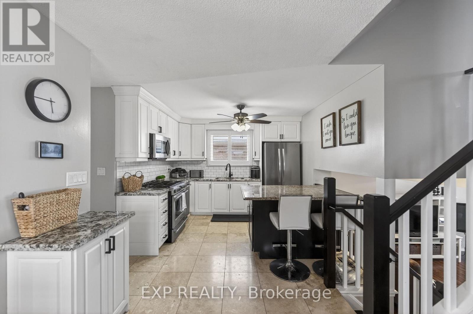 431 Rexford Drive, Hamilton (Randall), ON - Indoor Photo Showing Kitchen With Upgraded Kitchen