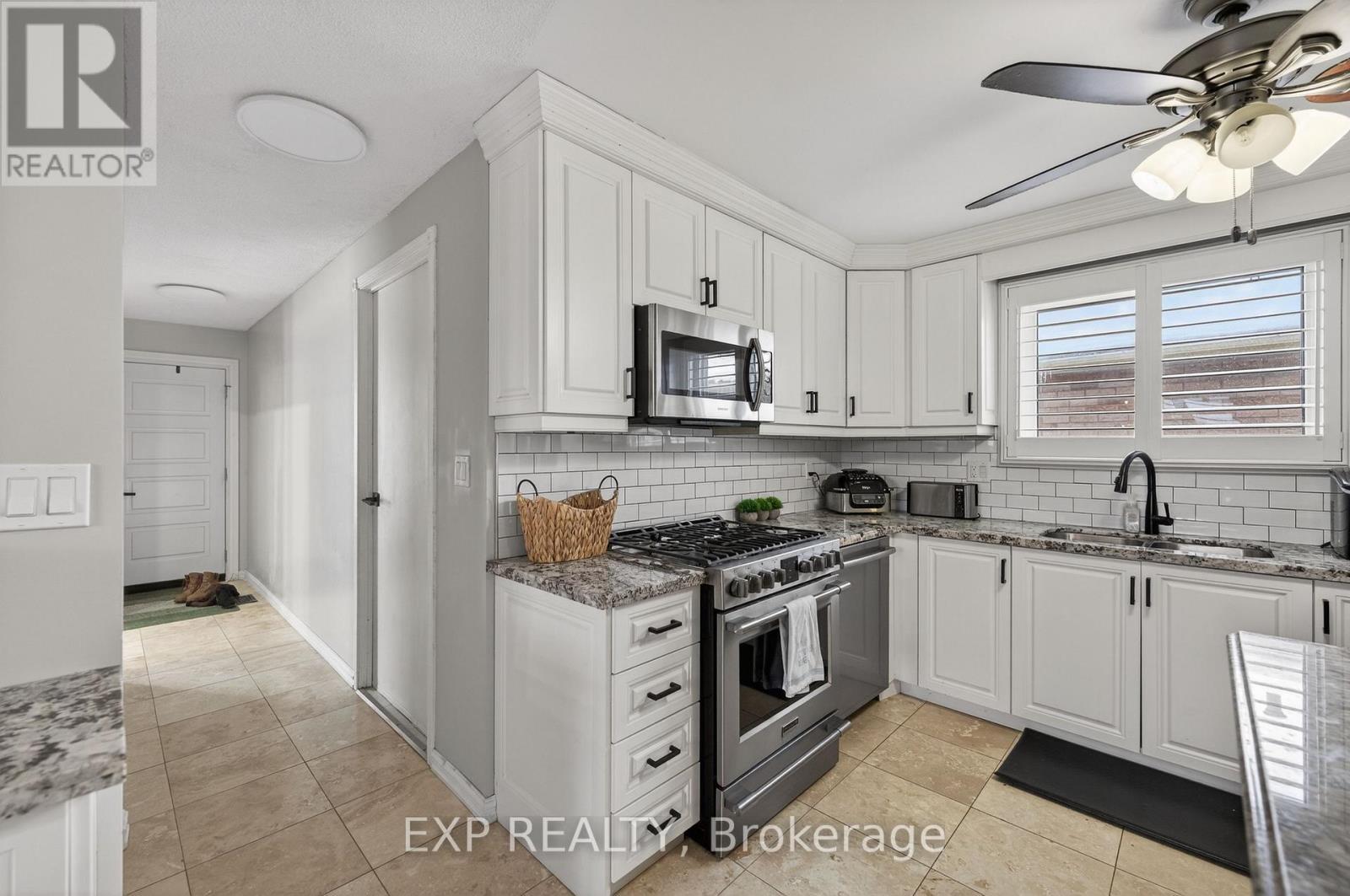 431 Rexford Drive, Hamilton (Randall), ON - Indoor Photo Showing Kitchen