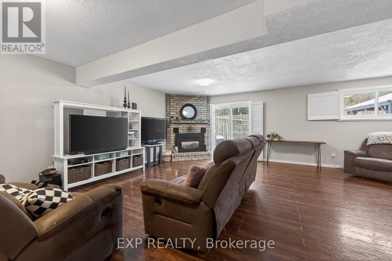431 Rexford Drive, Hamilton (Randall), ON - Indoor With Fireplace