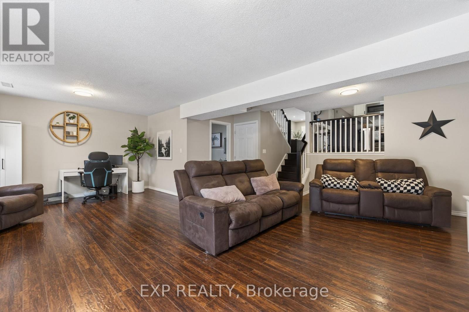 431 Rexford Drive, Hamilton (Randall), ON - Indoor Photo Showing Living Room