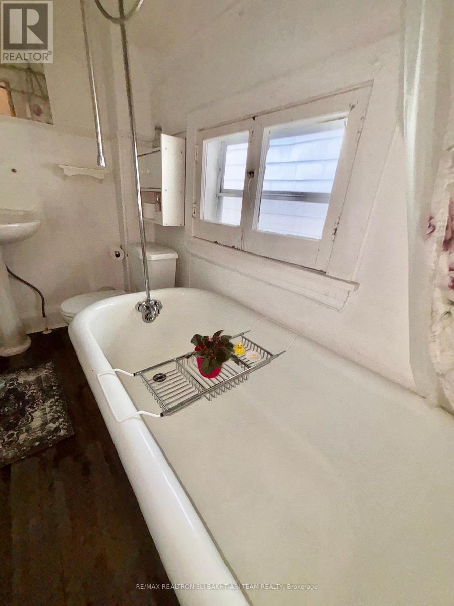 43 King Edward Avenue, Toronto, ON - Indoor Photo Showing Bathroom