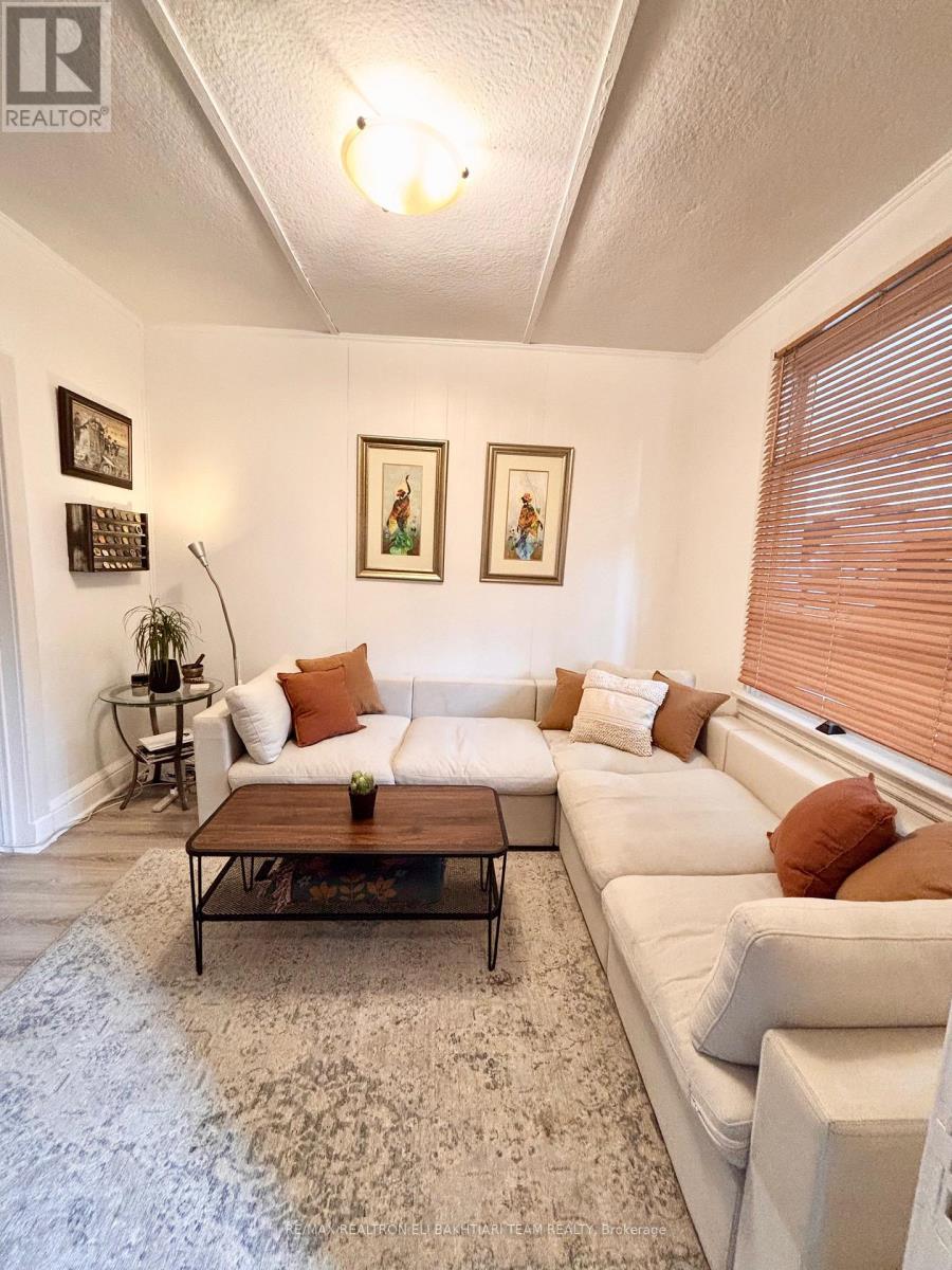 43 King Edward Avenue, Toronto, ON - Indoor Photo Showing Living Room