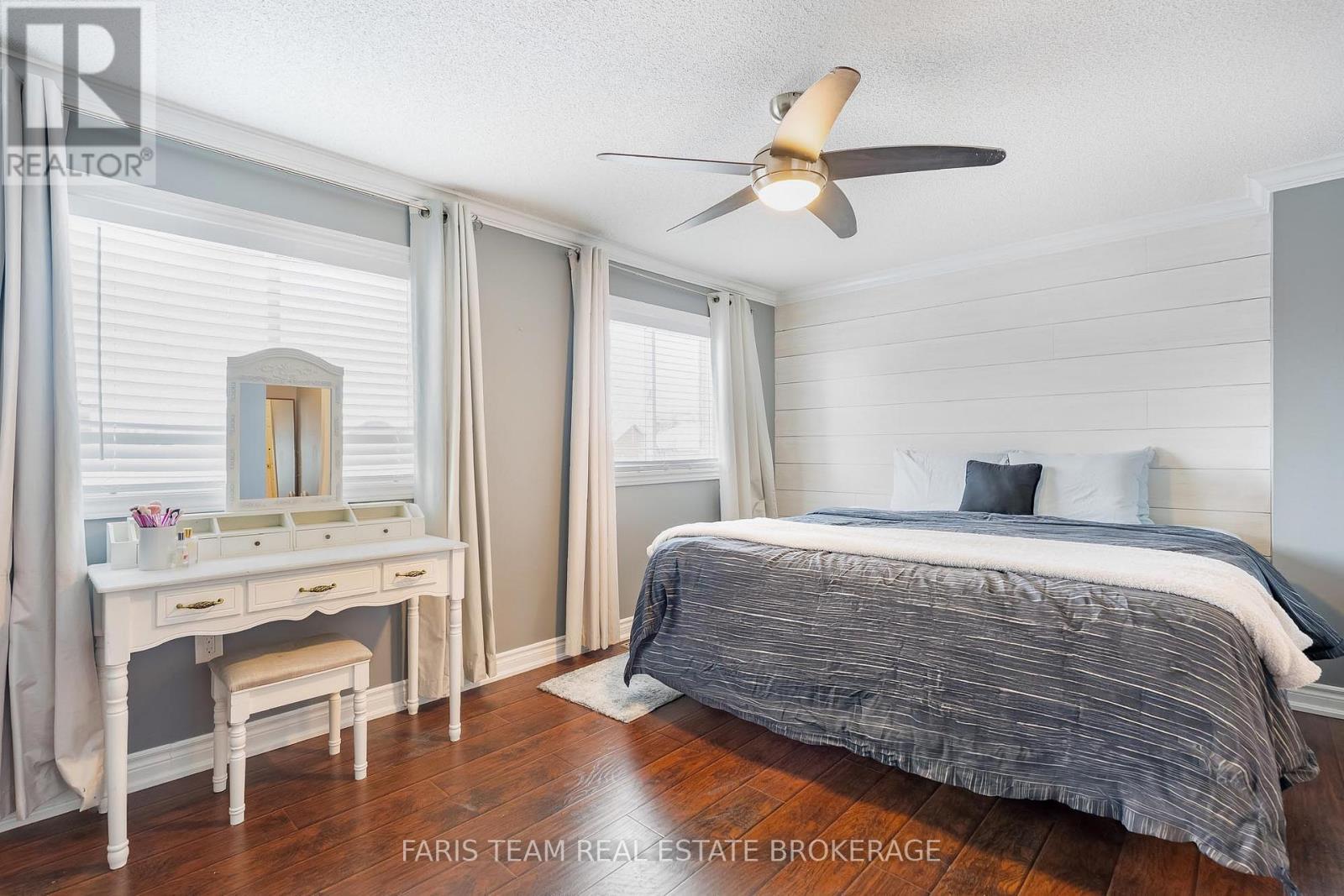 28 Raymond Crescent, Barrie, ON - Indoor Photo Showing Bedroom