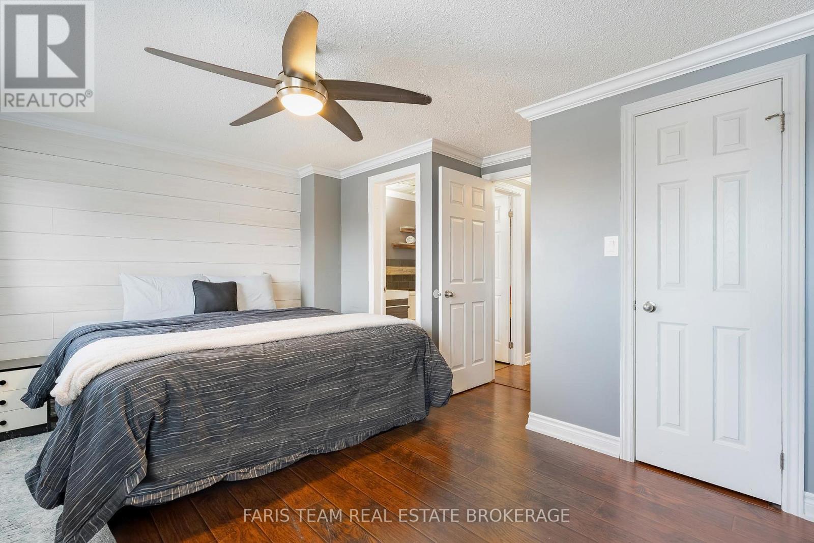 28 Raymond Crescent, Barrie, ON - Indoor Photo Showing Bedroom