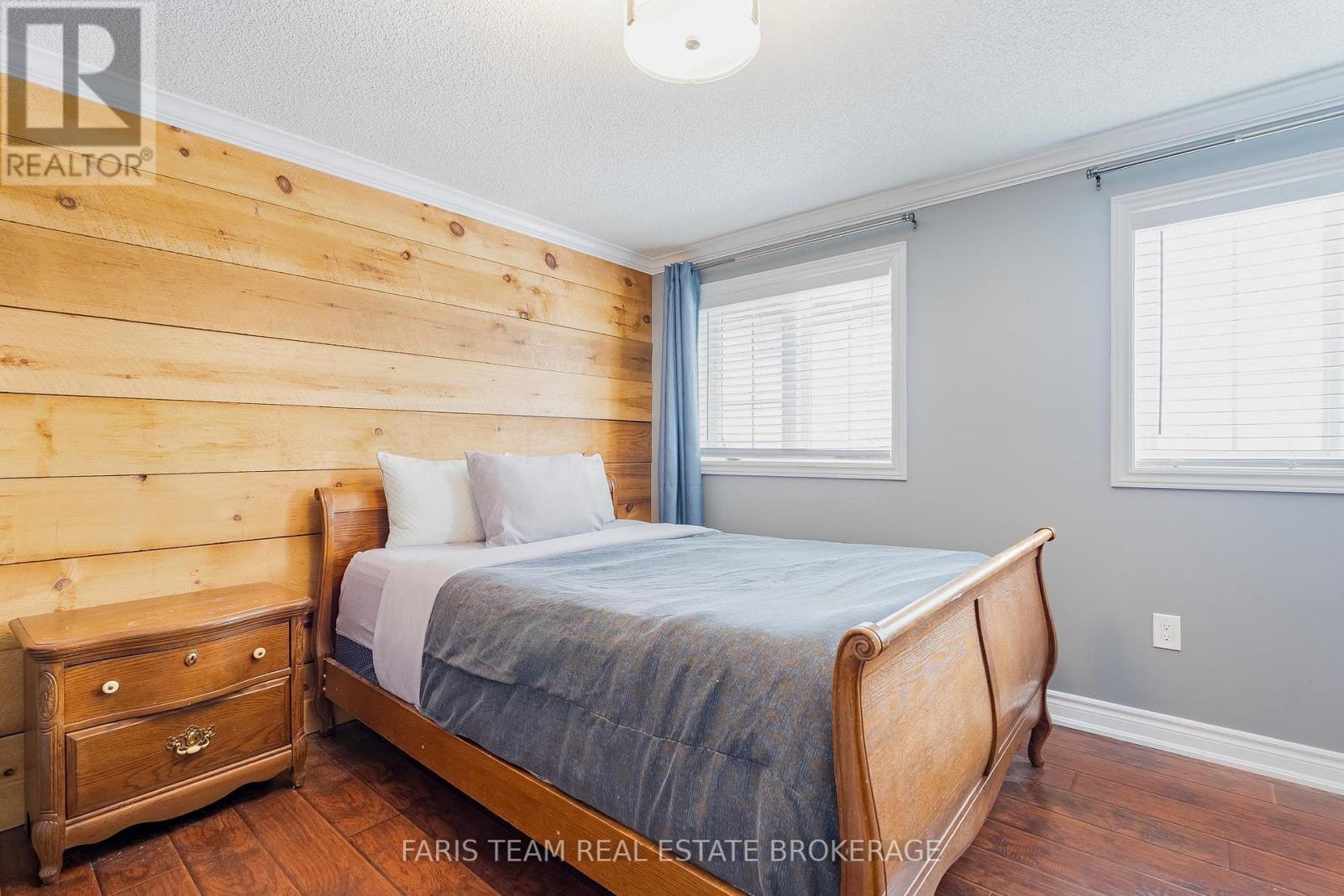 28 Raymond Crescent, Barrie, ON - Indoor Photo Showing Bedroom