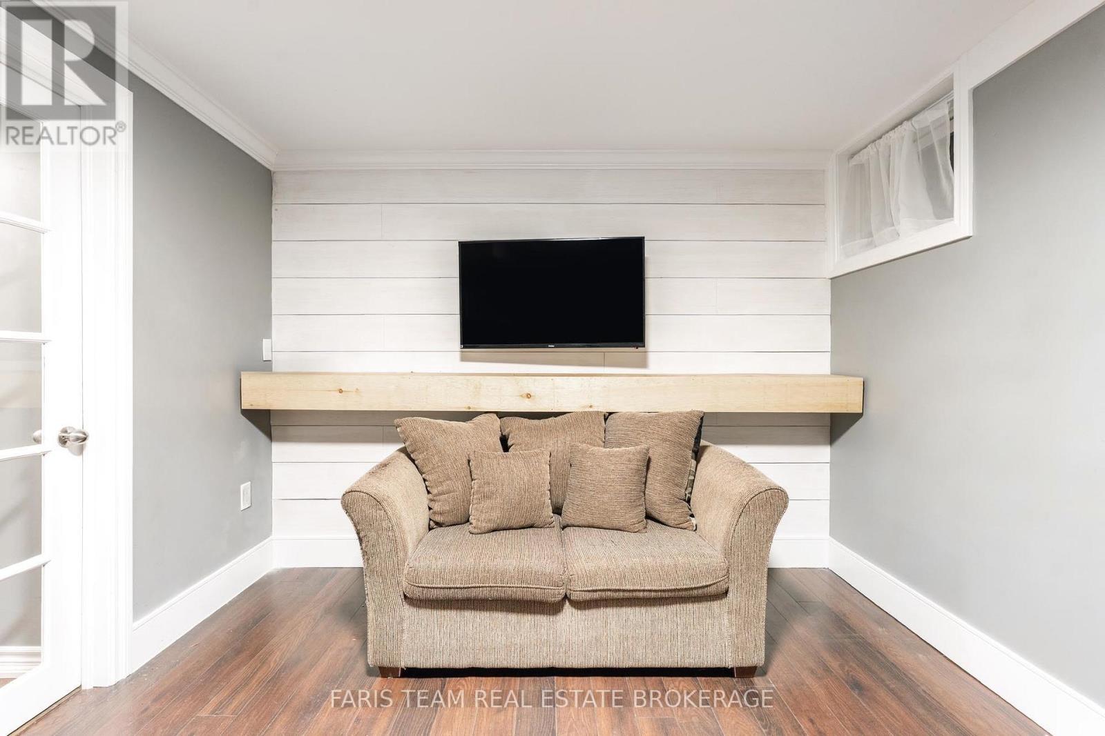 28 Raymond Crescent, Barrie, ON - Indoor