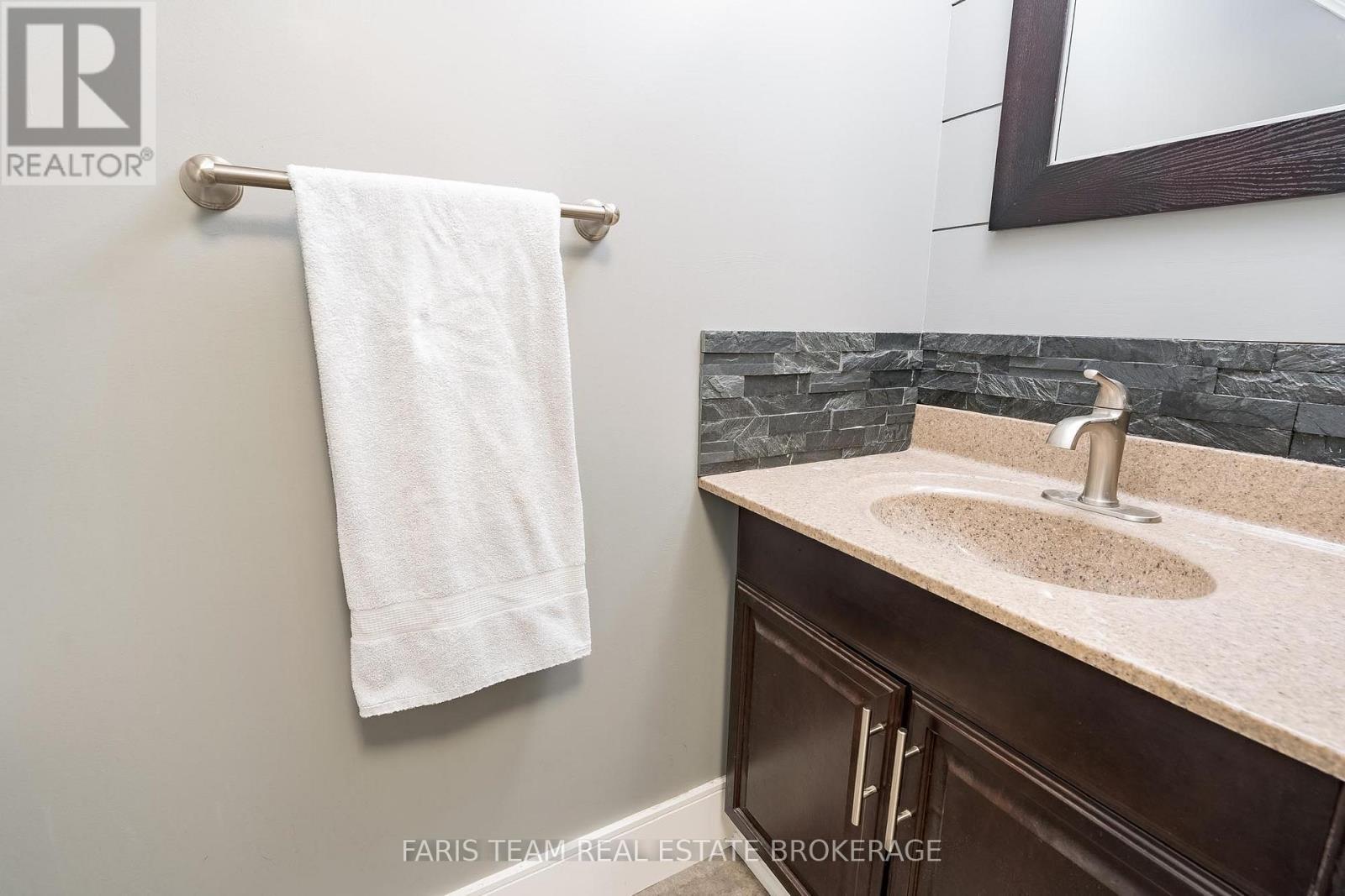 28 Raymond Crescent, Barrie, ON - Indoor Photo Showing Bathroom