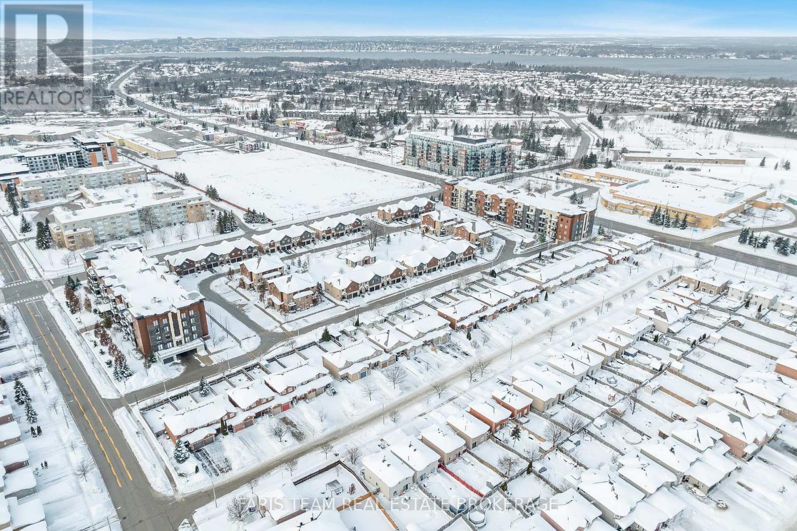 28 Raymond Crescent, Barrie, ON - Outdoor With View