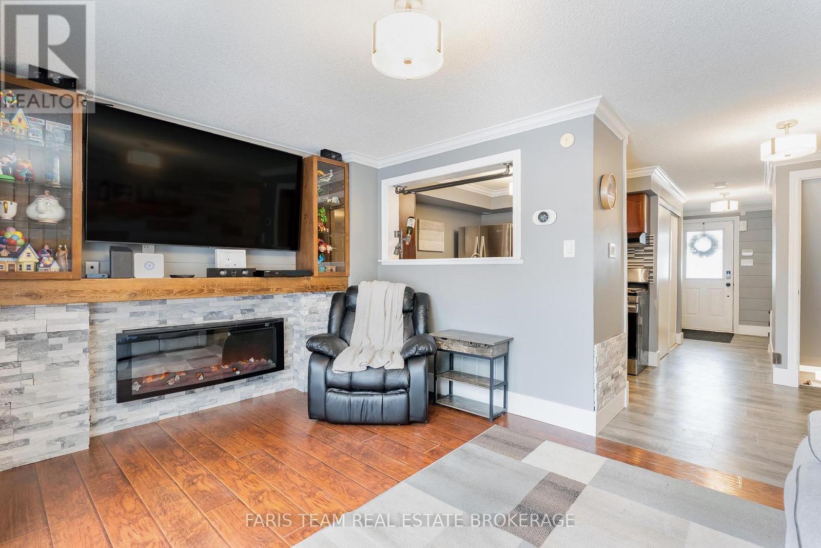 28 Raymond Crescent, Barrie, ON - Indoor Photo Showing Living Room With Fireplace