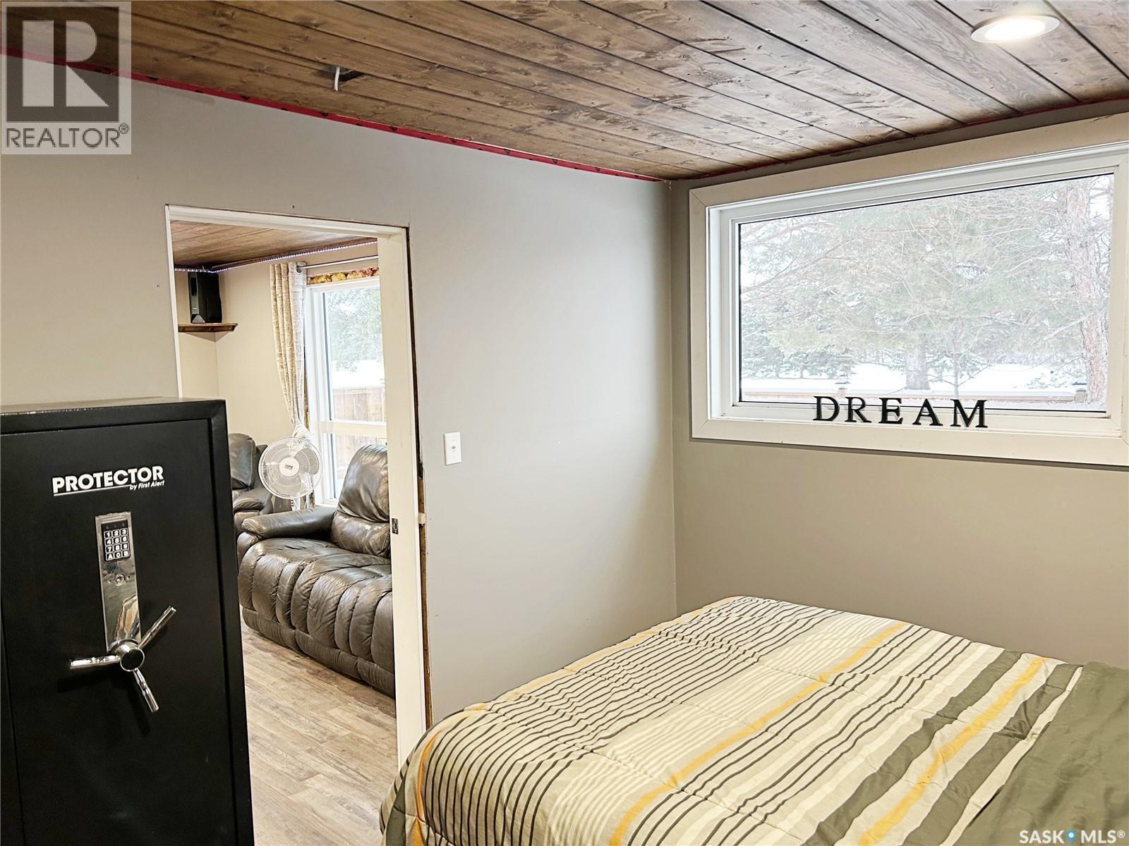 20 Second Avenue, Aylsham, SK - Indoor Photo Showing Bedroom