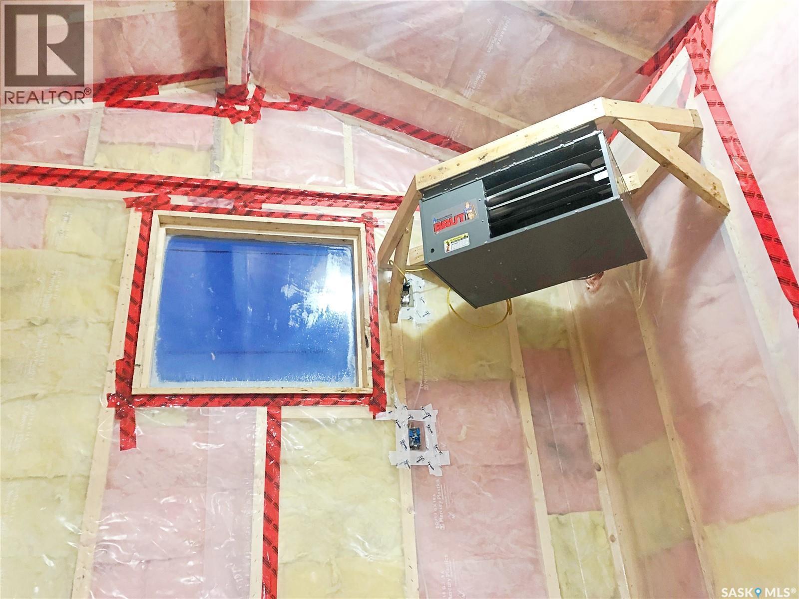 20 Second Avenue, Aylsham, SK - Indoor