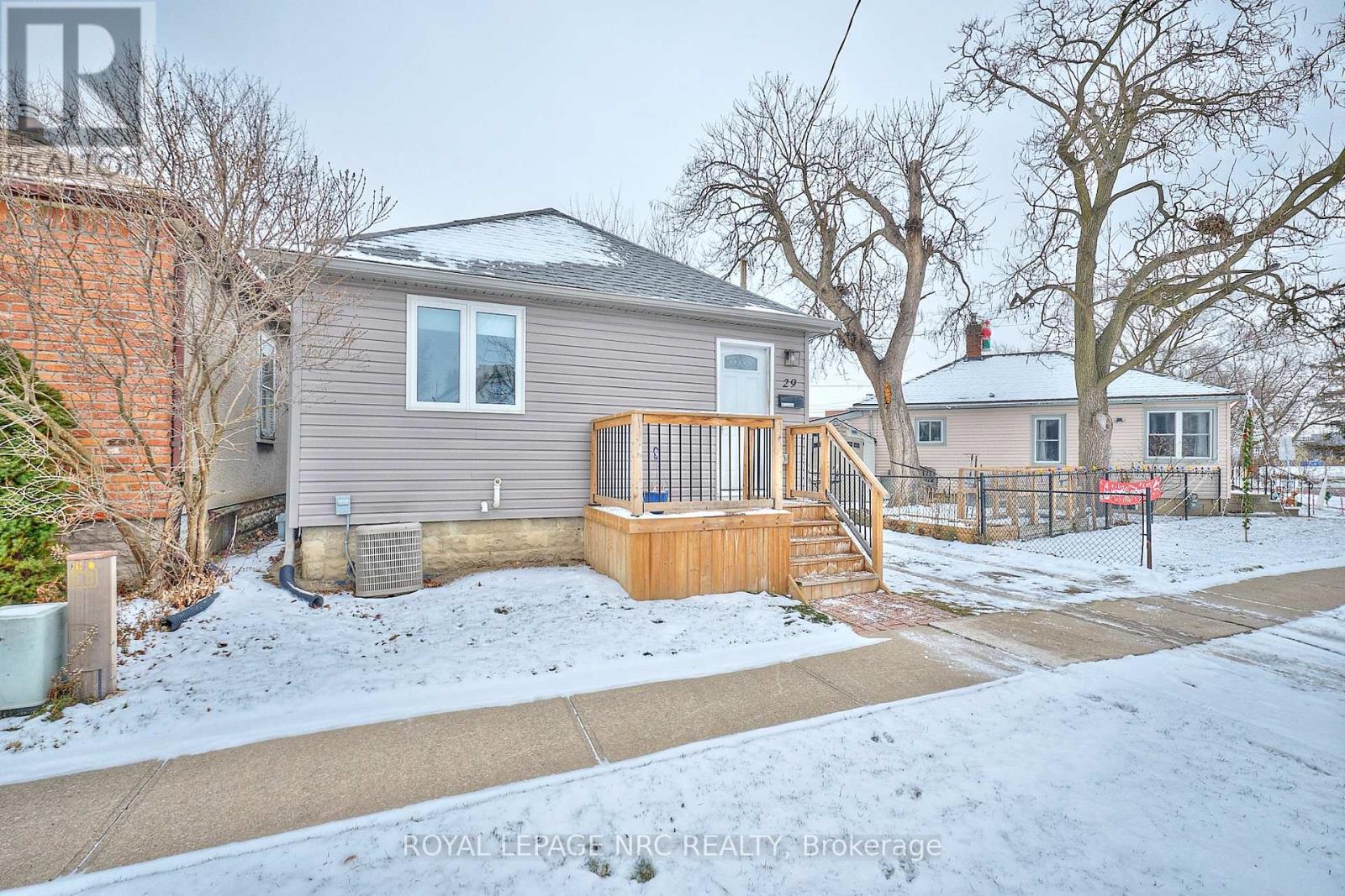 Located on a quaint dead end street. - 29 Trapnell Street, St. Catharines (E. Chester), ON - Outdoor