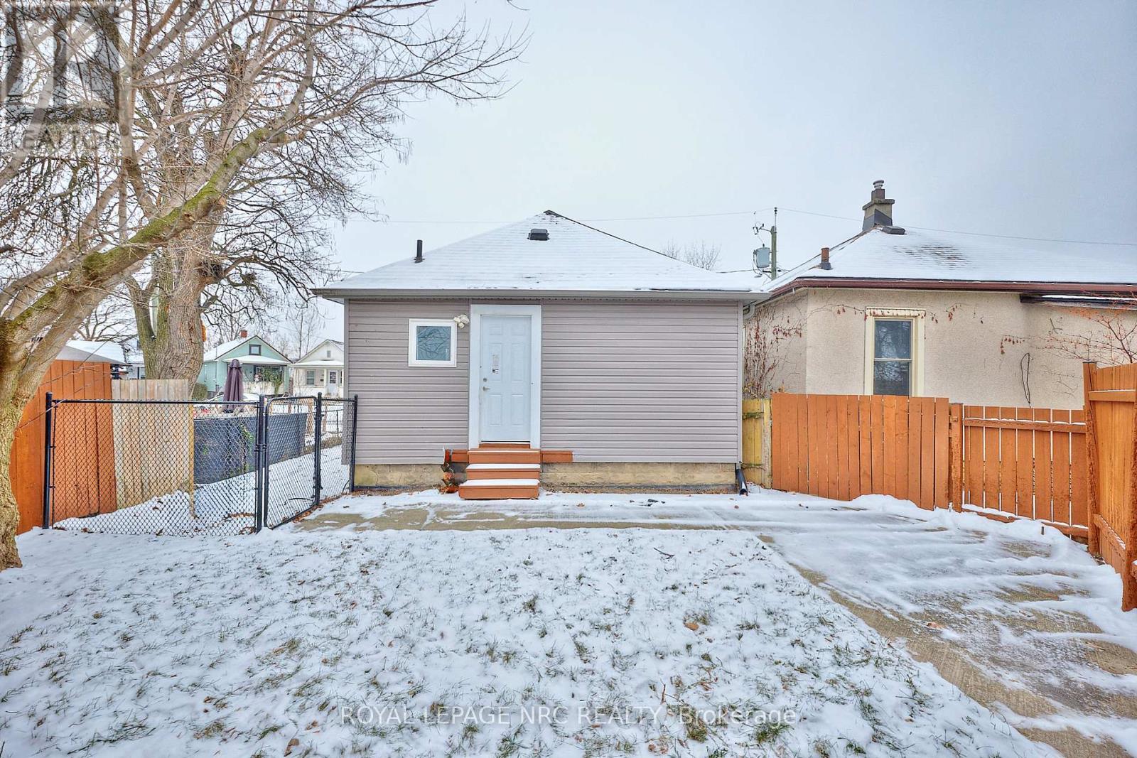 Offering a safe Haven for kids and pets! - 29 Trapnell Street, St. Catharines (E. Chester), ON - Outdoor