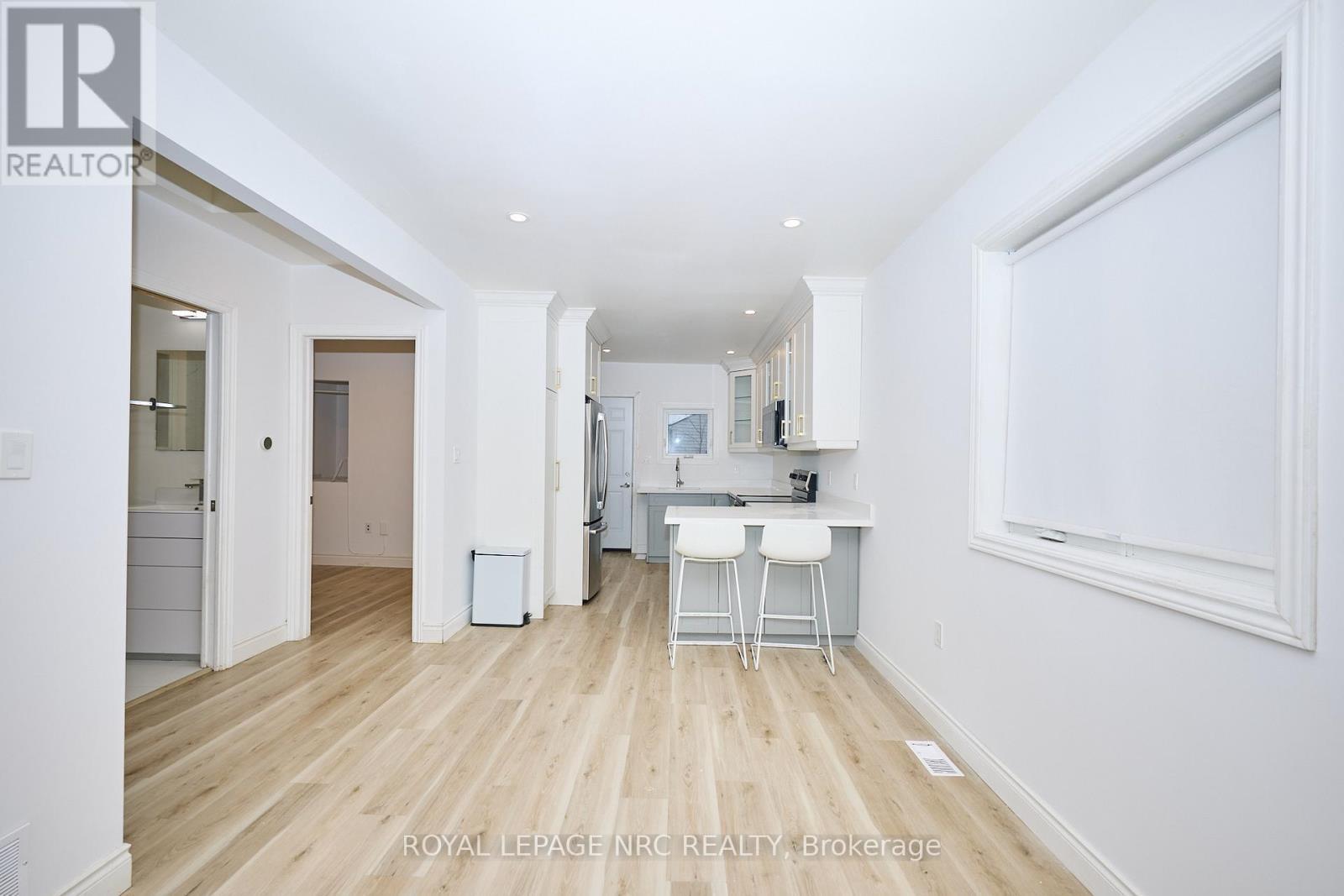 Laminated living room. - 29 Trapnell Street, St. Catharines (E. Chester), ON - Indoor