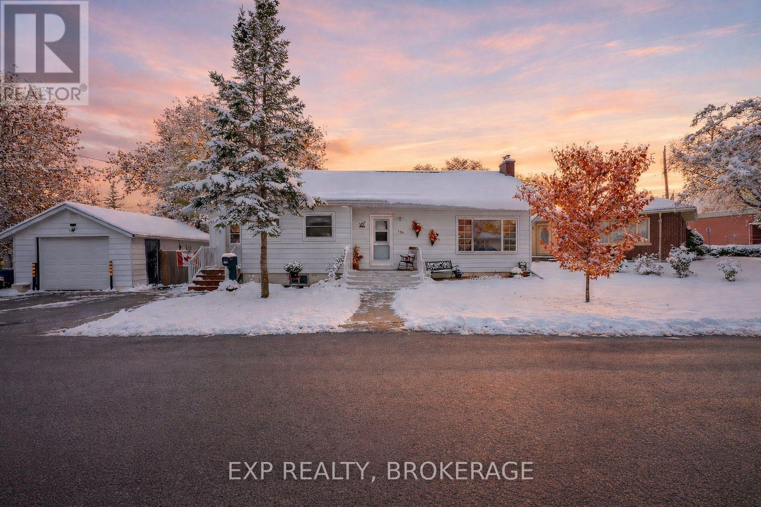 212 Robinson Street, Greater Napanee (Greater Napanee), ON - Outdoor