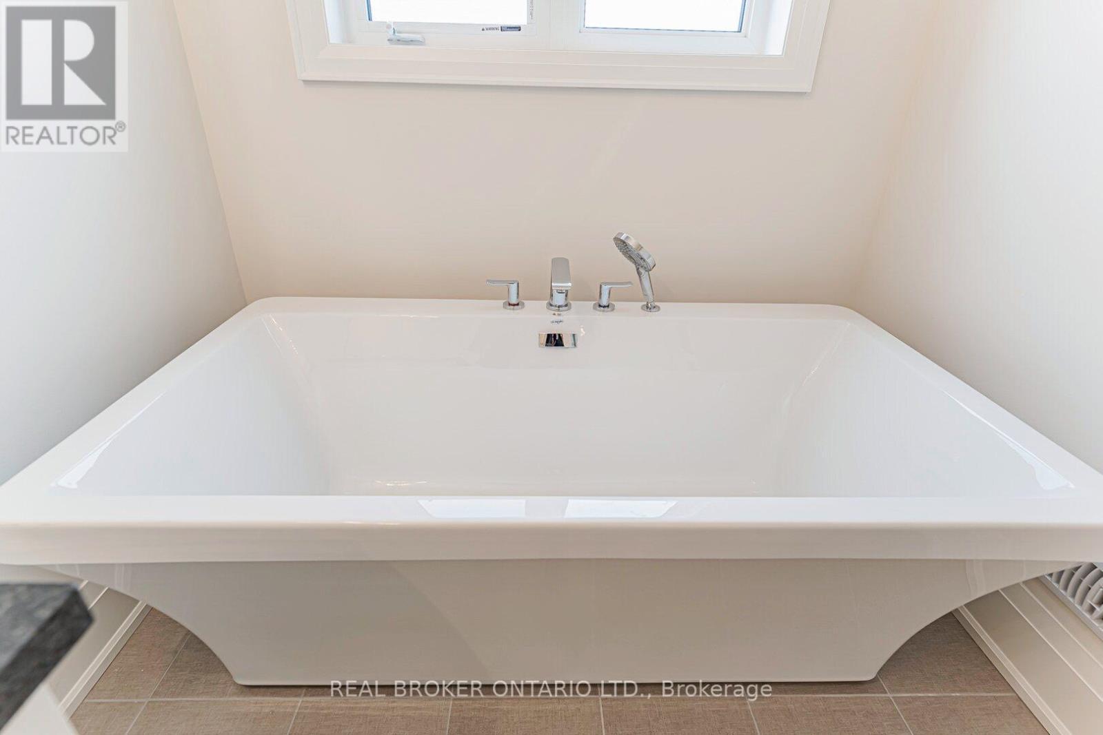 Primary 5-PC Ensuite - 30 Mace Avenue, Richmond Hill, ON - Indoor