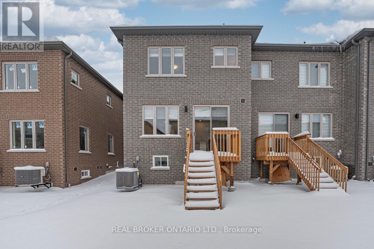 End-unit Backyard - 30 Mace Avenue, Richmond Hill, ON - Outdoor With Exterior