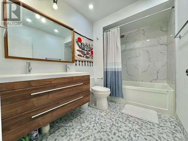 Main&2Nd Fl - 172 Brownridge Drive, Vaughan, ON - Indoor Photo Showing Bathroom