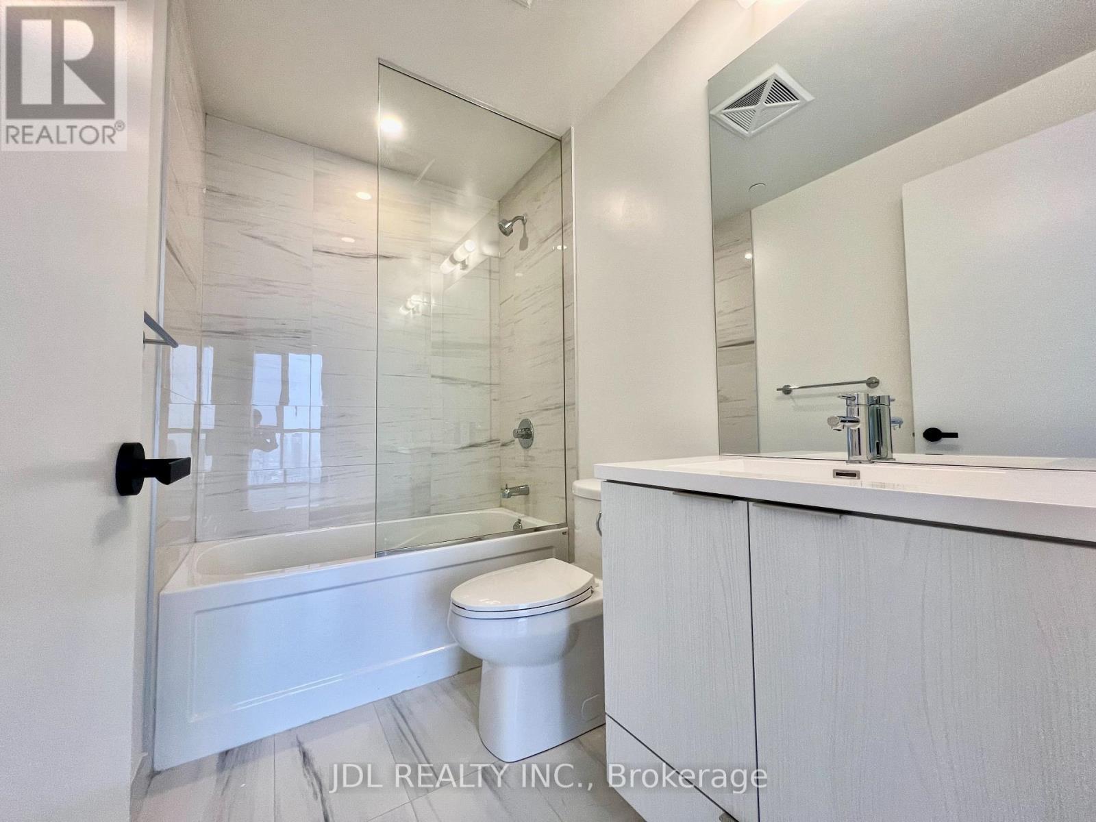 4709 - 8 Interchange Way, Vaughan, ON - Indoor Photo Showing Bathroom