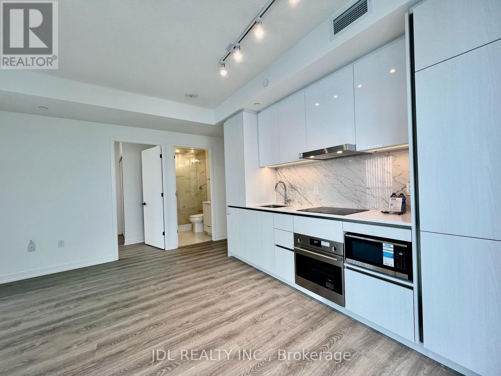 4709 - 8 Interchange Way, Vaughan, ON - Indoor Photo Showing Kitchen
