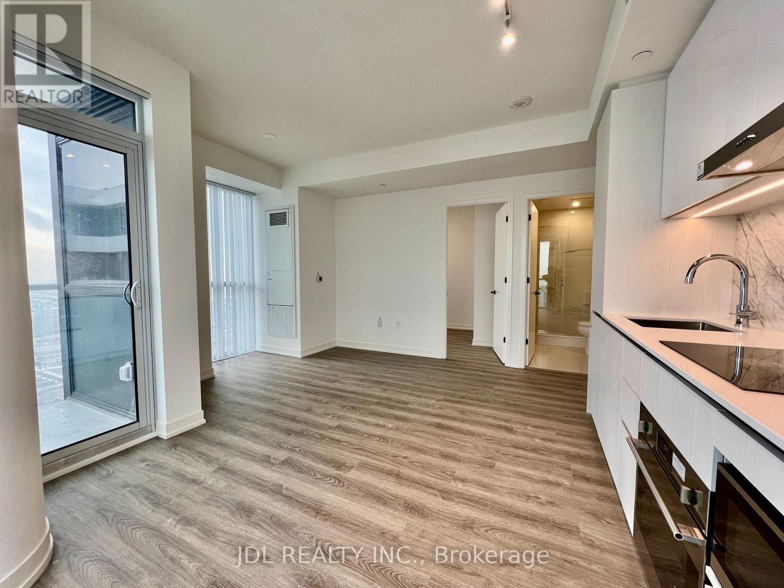 4709 - 8 Interchange Way, Vaughan, ON - Indoor Photo Showing Kitchen