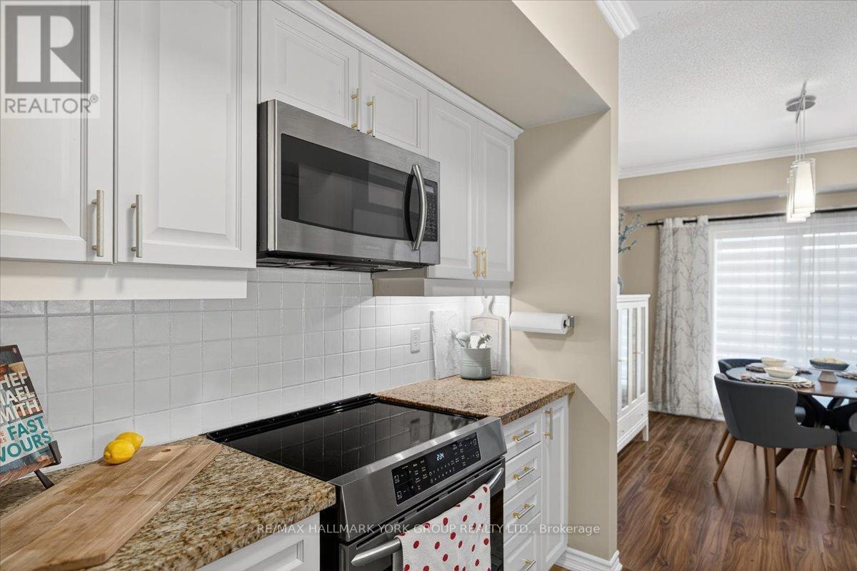 45 Ferndale Drive #211 Barrie - 211 - 45 Ferndale Drive S, Barrie, ON - Indoor Photo Showing Kitchen With Upgraded Kitchen