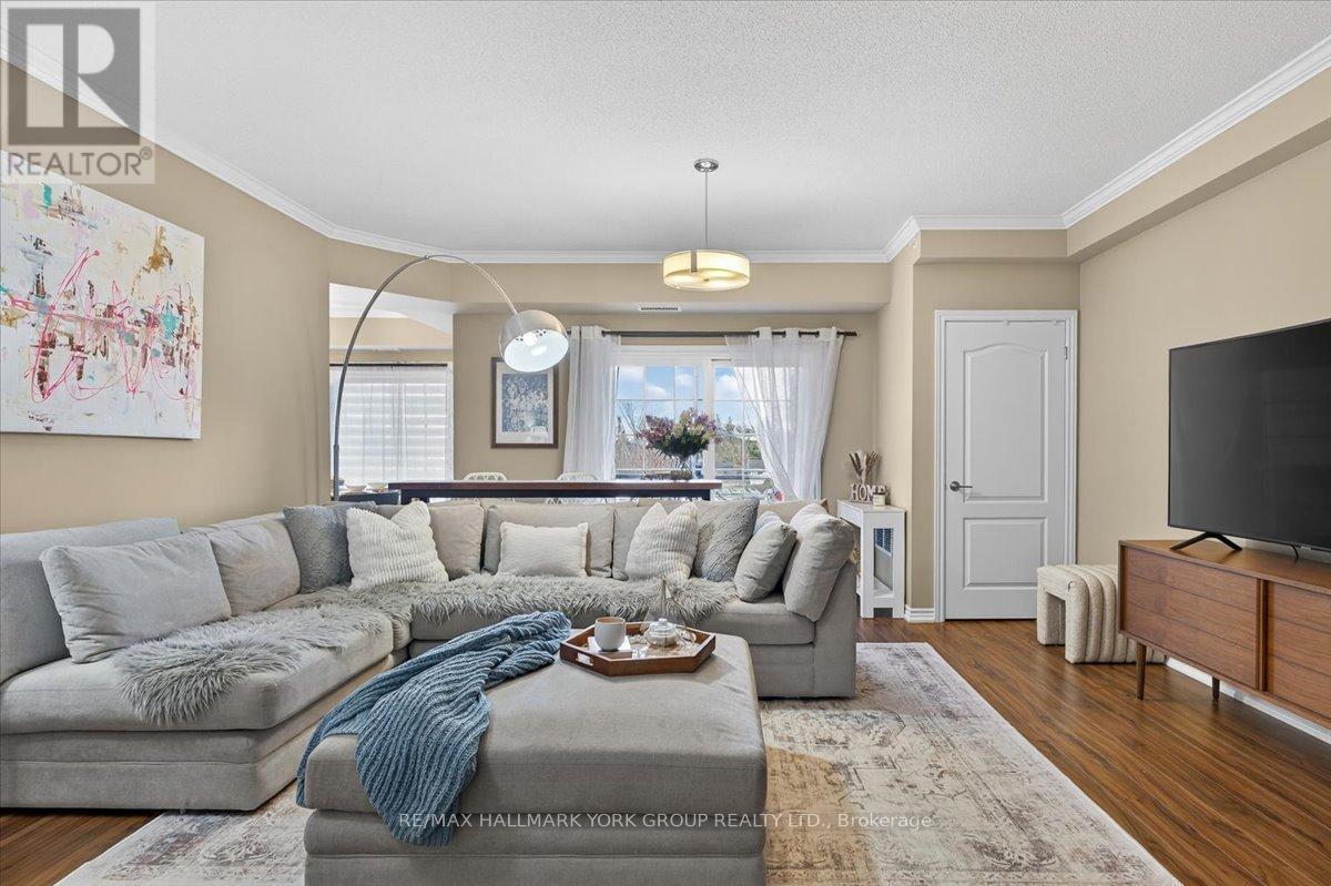 45 Ferndale Drive #211 Barrie - 211 - 45 Ferndale Drive S, Barrie, ON - Indoor Photo Showing Living Room