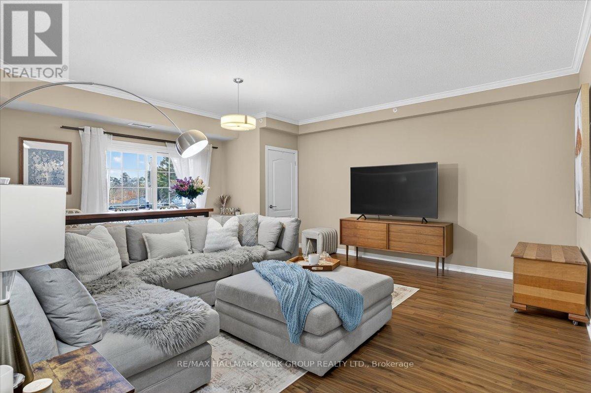 45 Ferndale Drive #211 Barrie - 211 - 45 Ferndale Drive S, Barrie, ON - Indoor Photo Showing Living Room