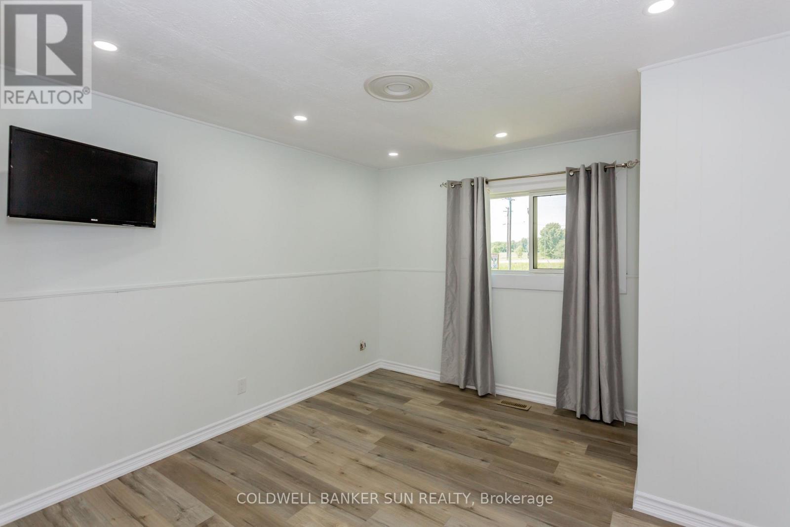 686078 Oxford Rd 2 Road, Norwich, ON - Indoor Photo Showing Other Room